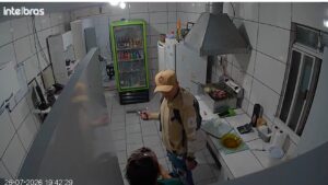 Funcionária reage a assalto em Curitiba com batatas fritas