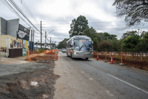 Avenida Arthur Bernardes terá bloqueio total neste sábado (1) para obras em Curitiba